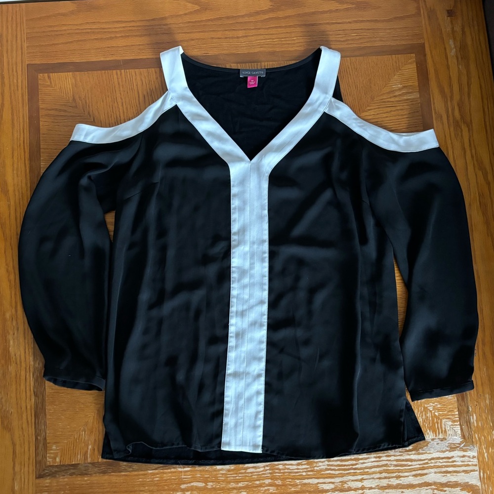 Black and white open shoulder 3/4 sleeve top